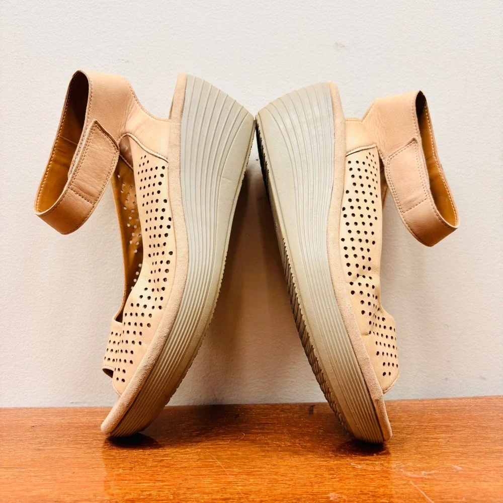 Clarks Collection Women Tan Perforated Leather Wedge Sandals Ankle Strap Size 10
